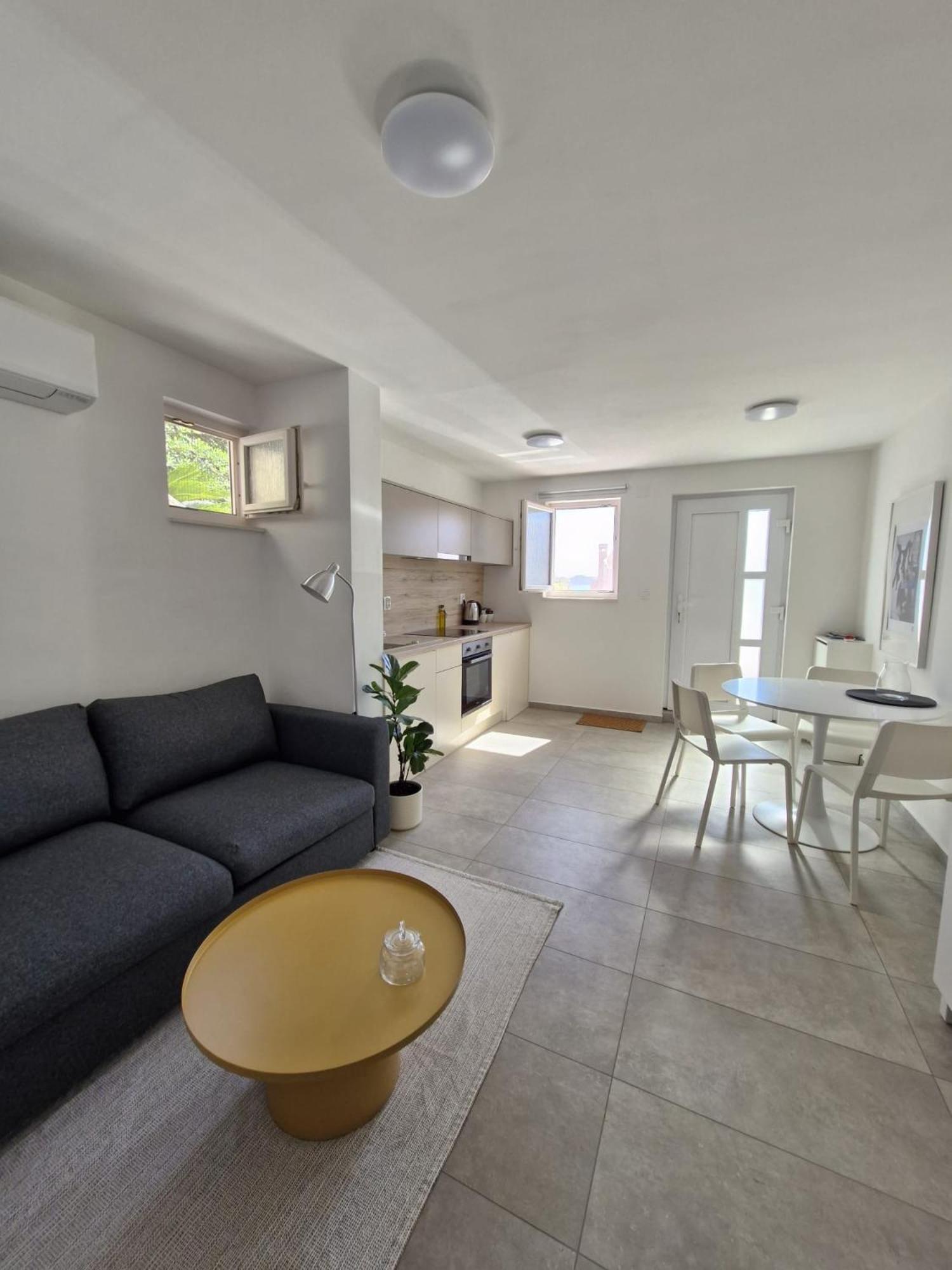 Luni Apartamento